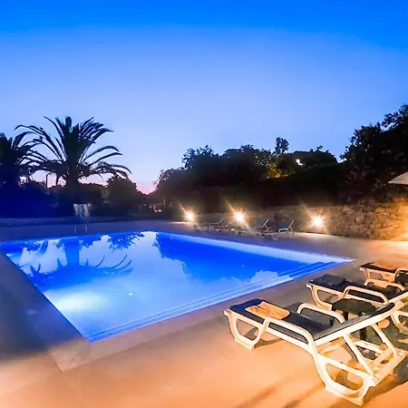 Figo - Shared Pool - 7 Guests -