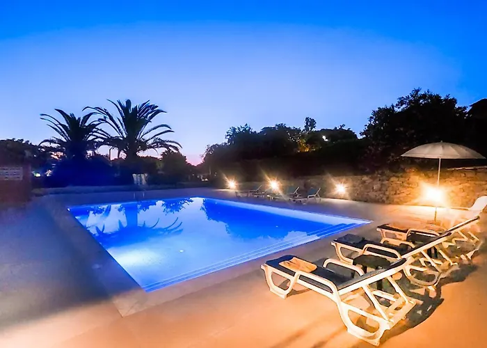 Figo - Shared Pool - 7 Guests -